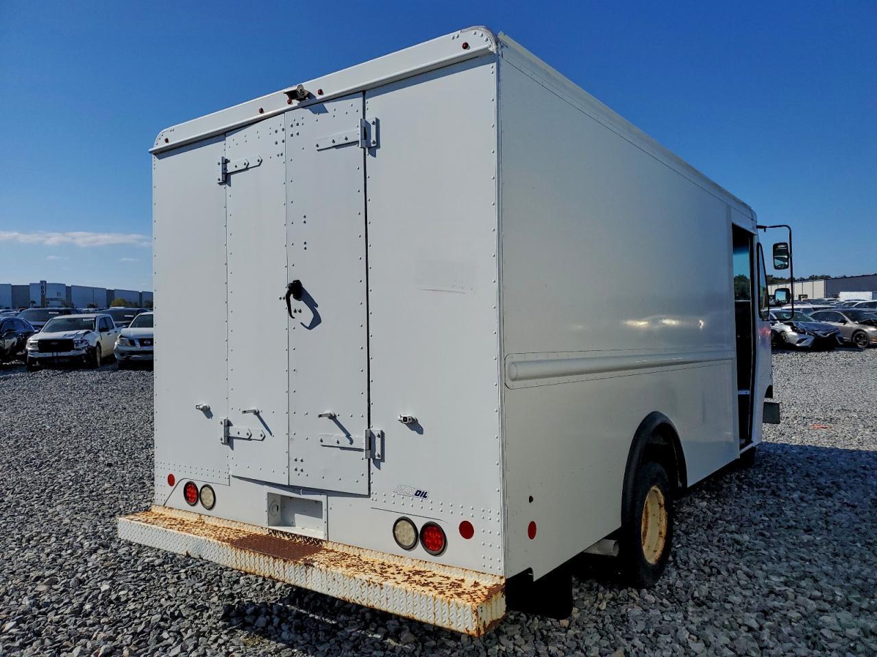 2016 Ford Econoline E350 Super Duty Stripped Chassis - Фото 3