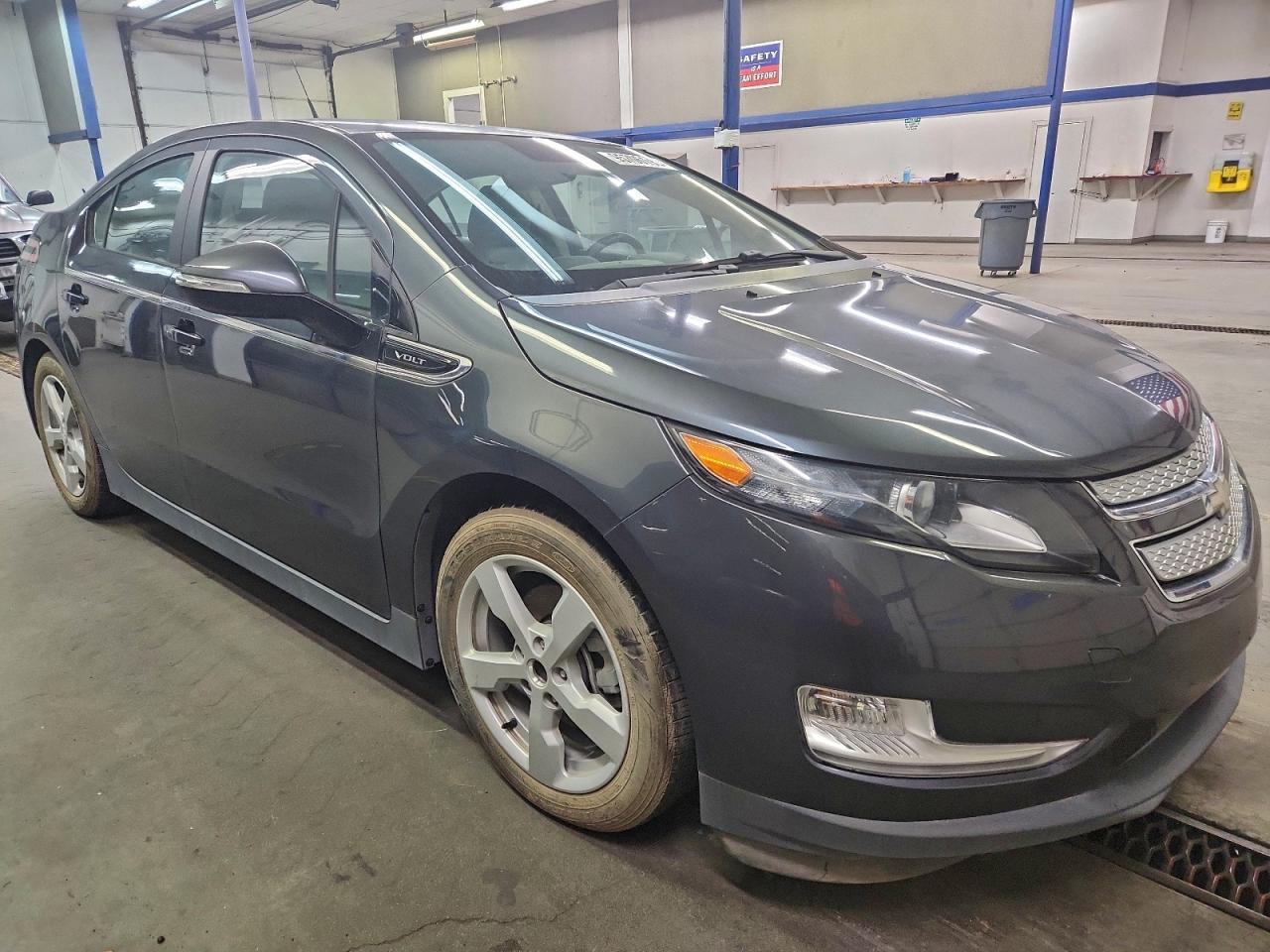 2013 Chevrolet Volt - Image 4
