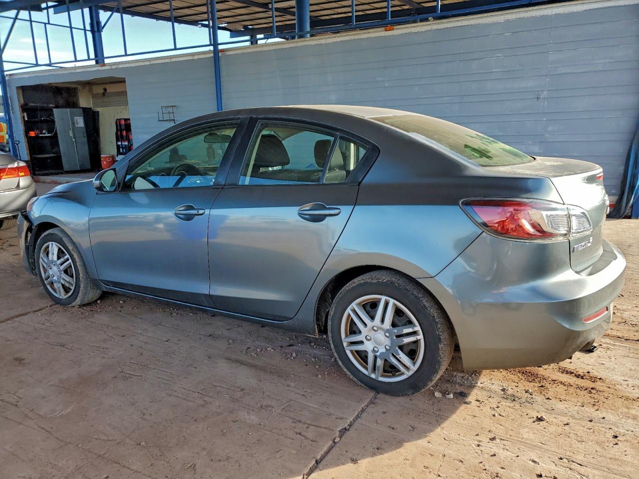 2012 Mazda 3 I - Image 2
