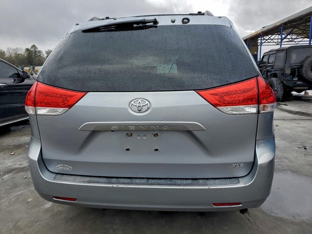 2011 Toyota Sienna Xle - Фото 6