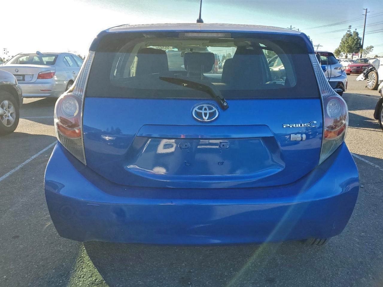 2014 Toyota Prius C - Фото 6