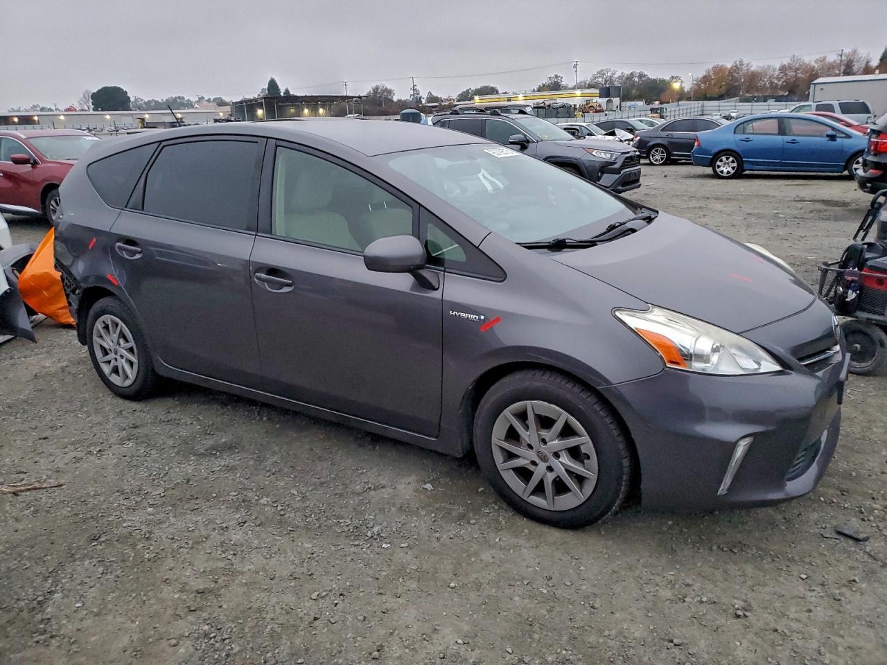 2014 Toyota Prius V - Image 4