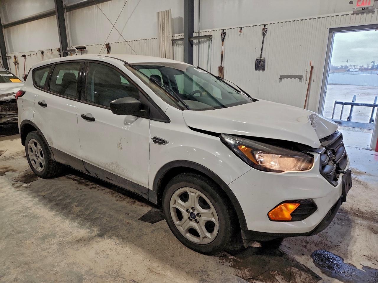 2019 Ford Escape S - Фото 4