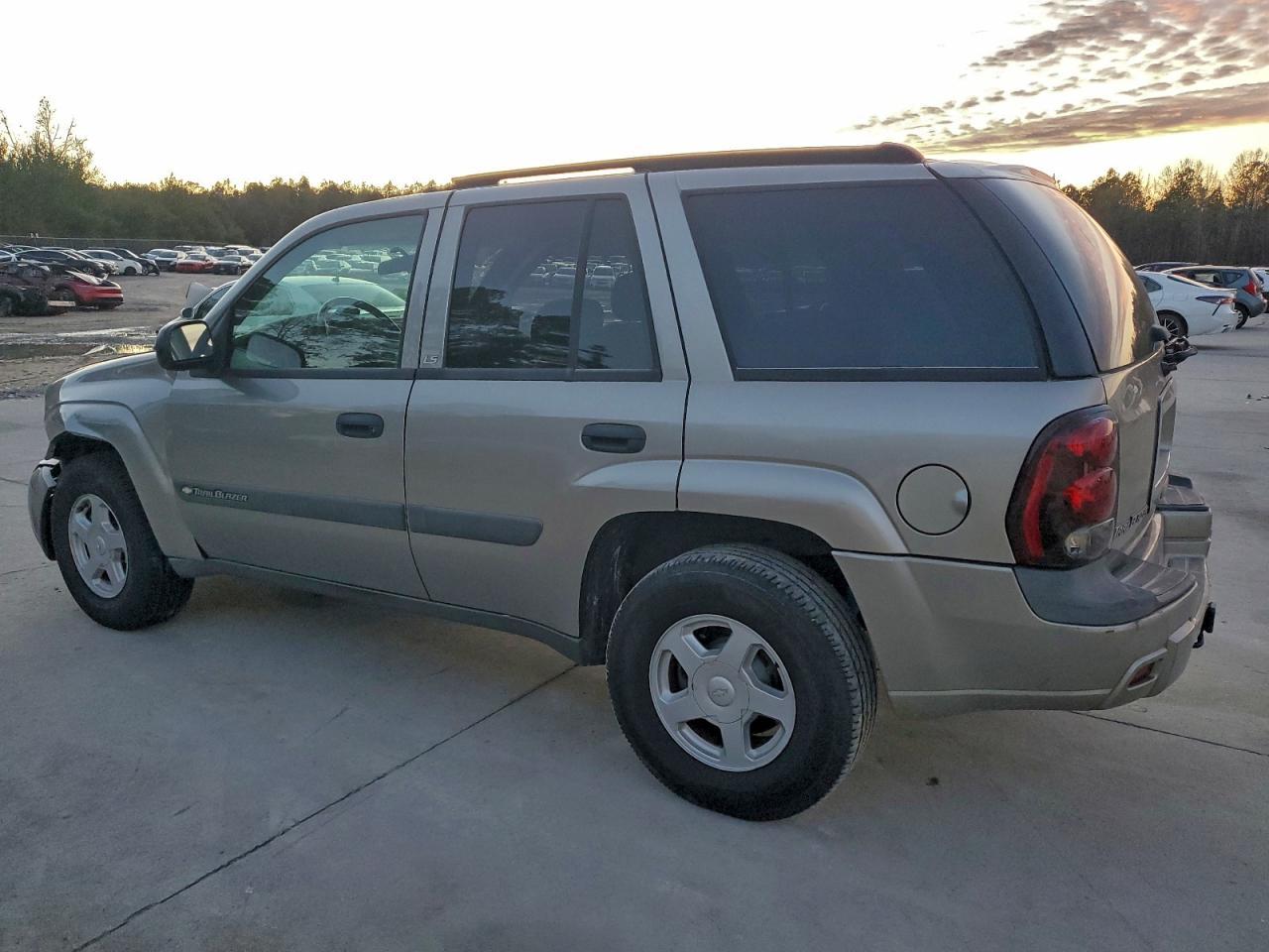 2003 Chevrolet Trailblazer - Image 2