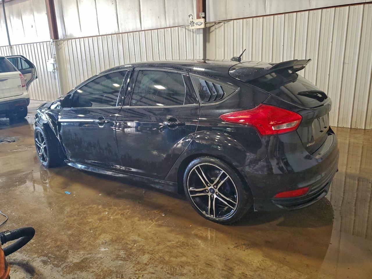 2016 Ford Focus St - Image 2