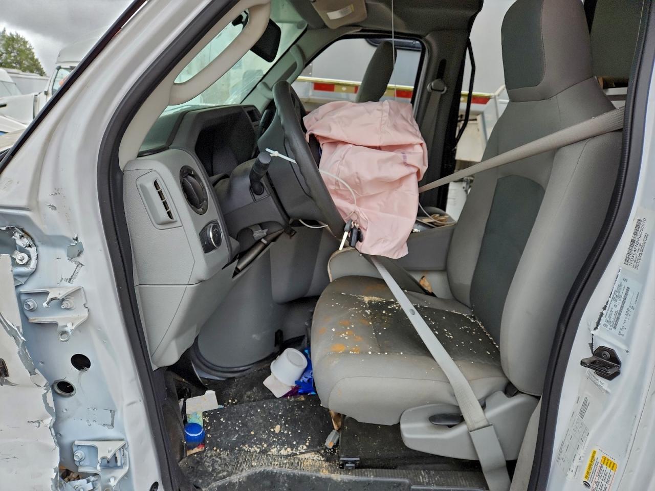 2023 Ford Econoline E450 Super Duty Cutaway Van - Image 5