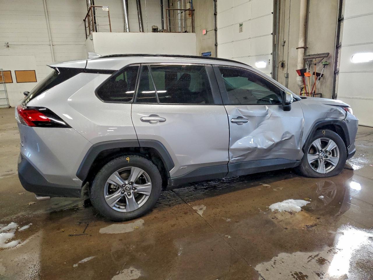 2022 Toyota Rav4 Xle - Image 3