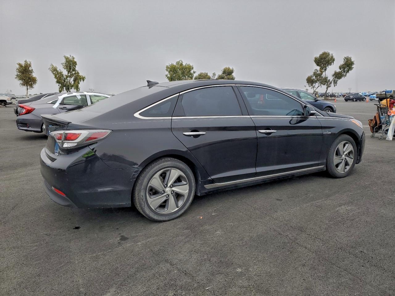 2016 Hyundai Sonata Hybrid - Image 3