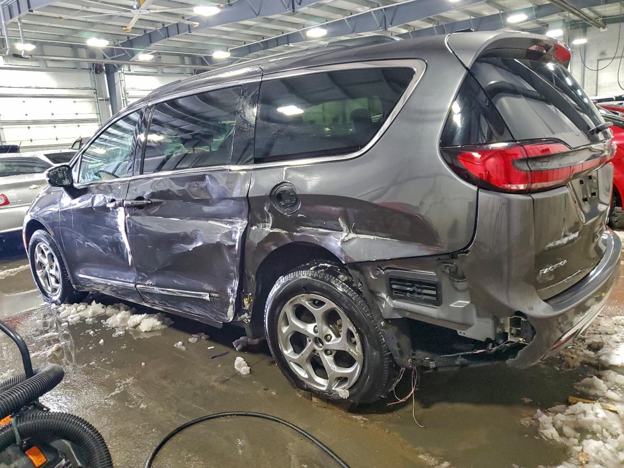 2023 Chrysler Pacifica Limited - Фото 2