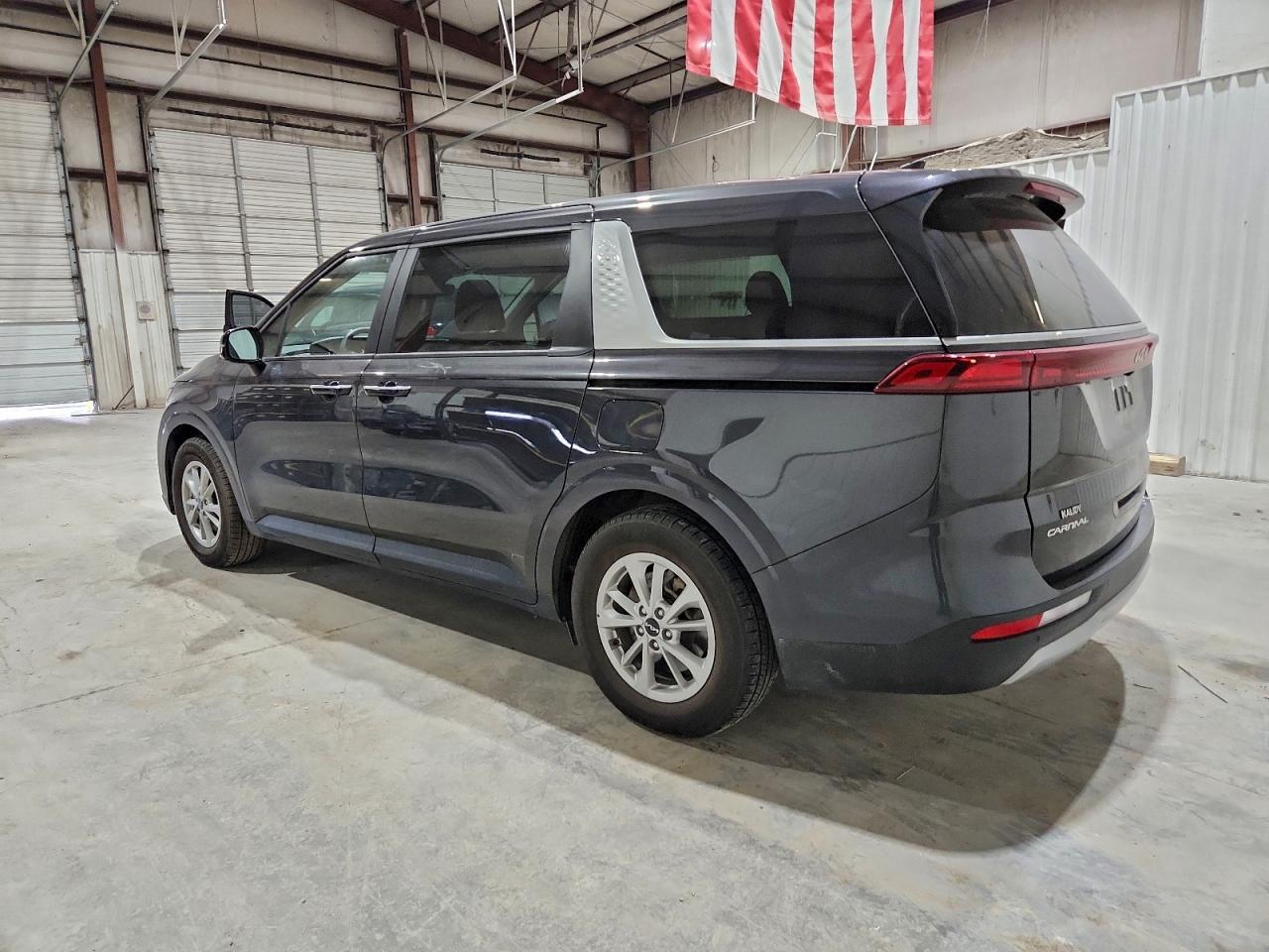 2023 Kia Carnival Lx - Фото 2