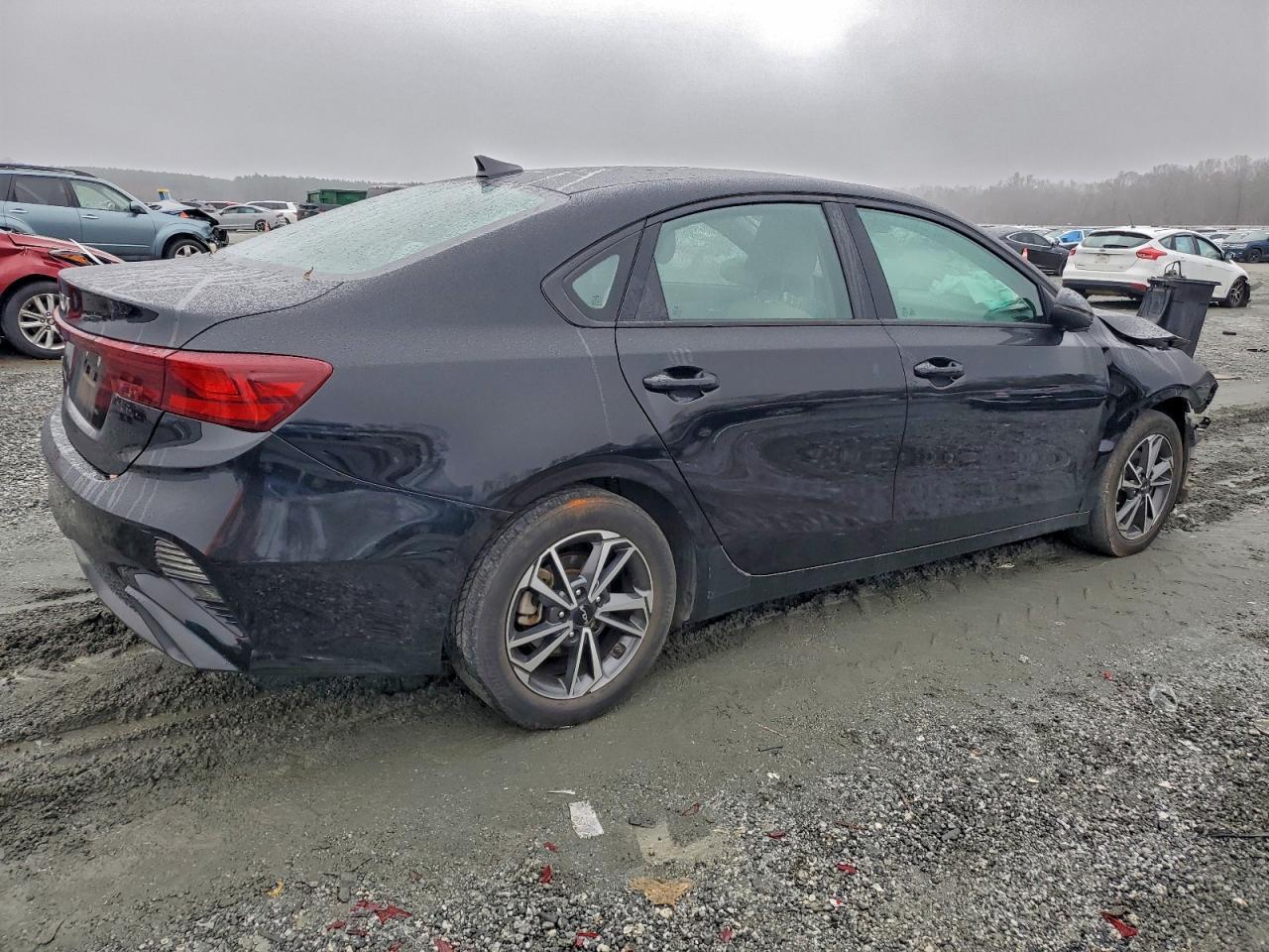 2022 Kia Forte Fe - Image 3