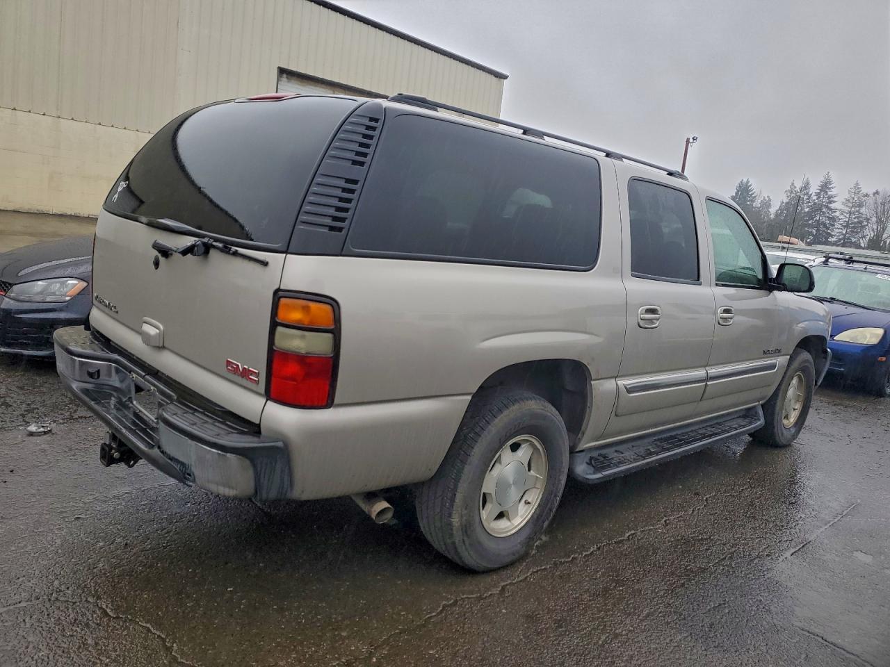 2004 GMC Yukon Xl C1500 - Фото 3