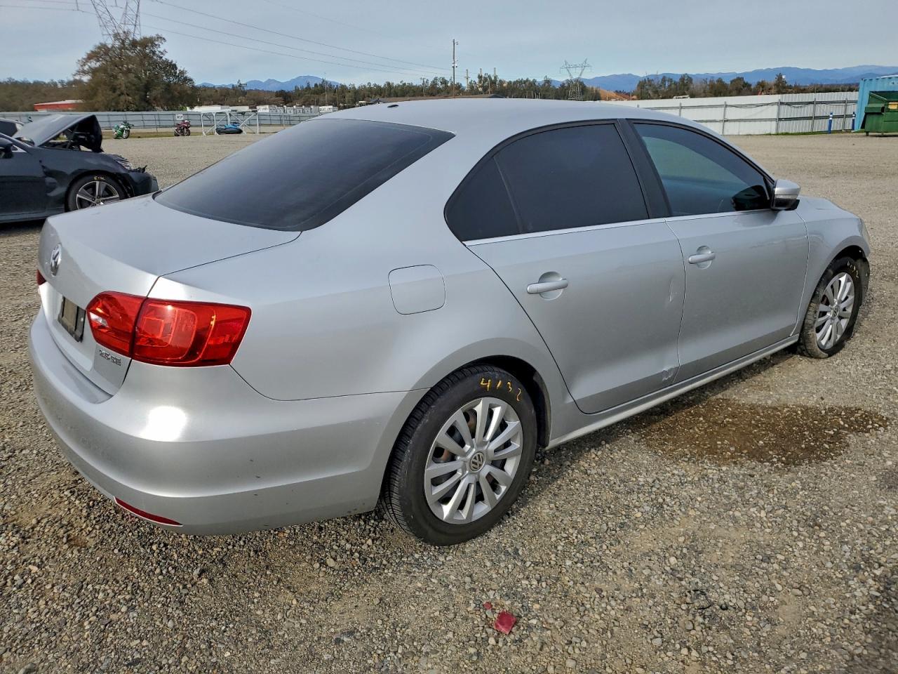 2013 Volkswagen Jetta Se - Image 3