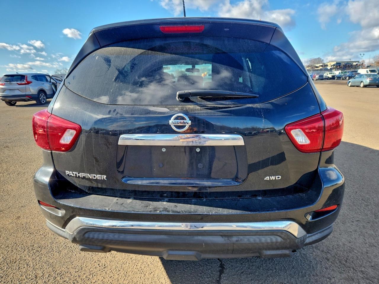 2018 Nissan Pathfinder S - Image 6