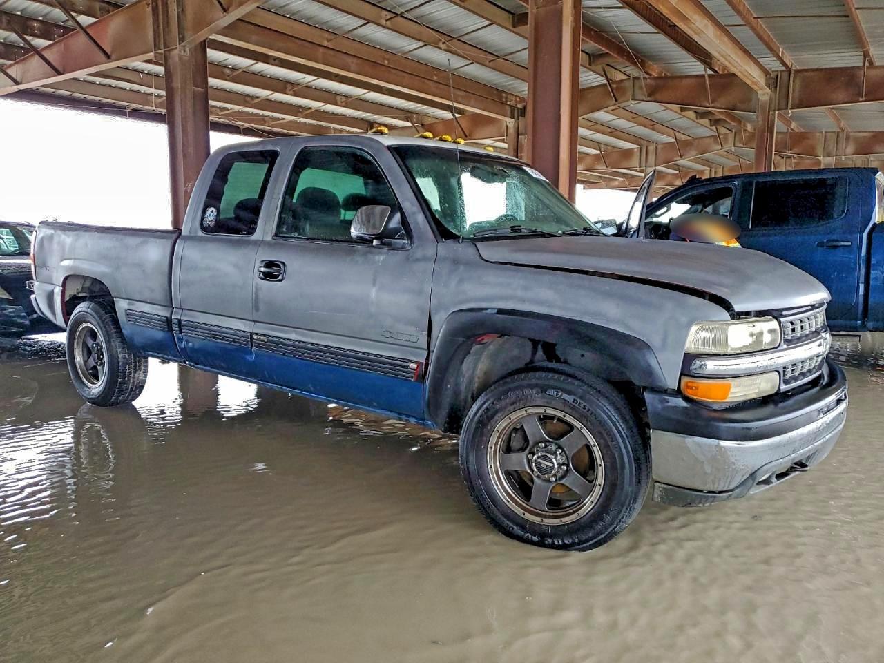 2003 Chevrolet Silverado C1500 - Image 4