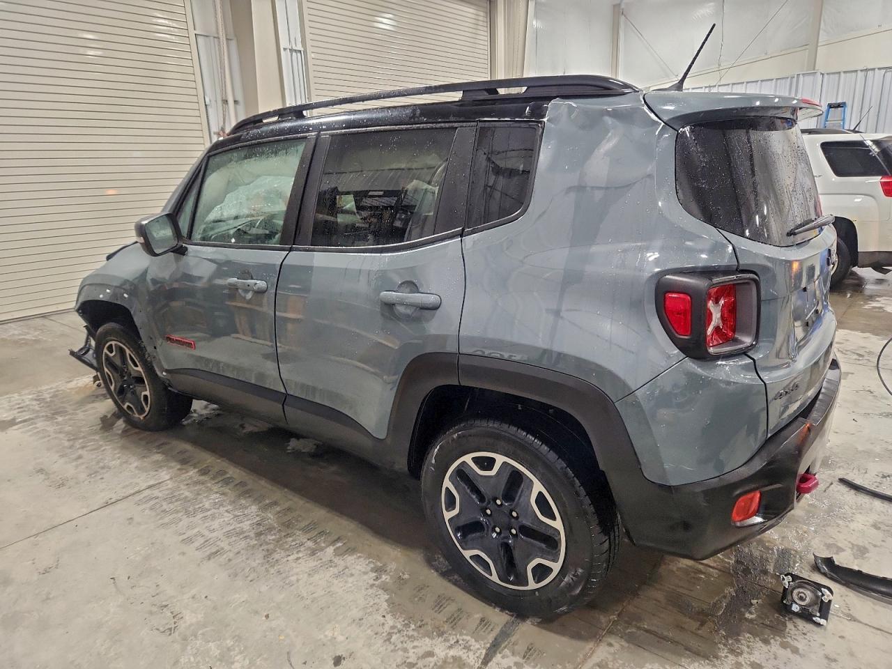 2017 Jeep Renegade Trailhawk - Image 2