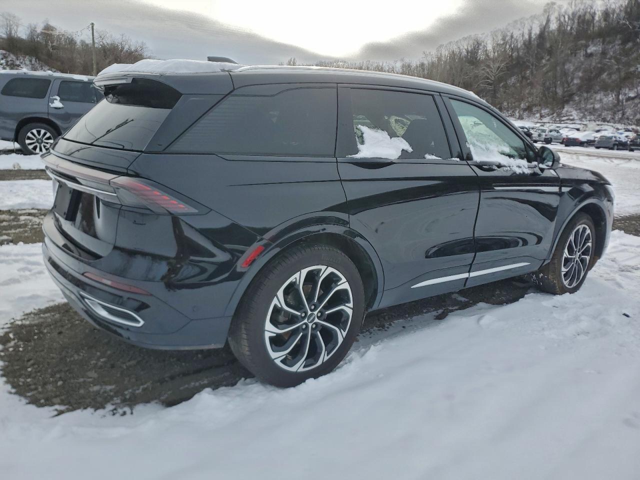 2024 Lincoln Nautilus Reserve - Image 3