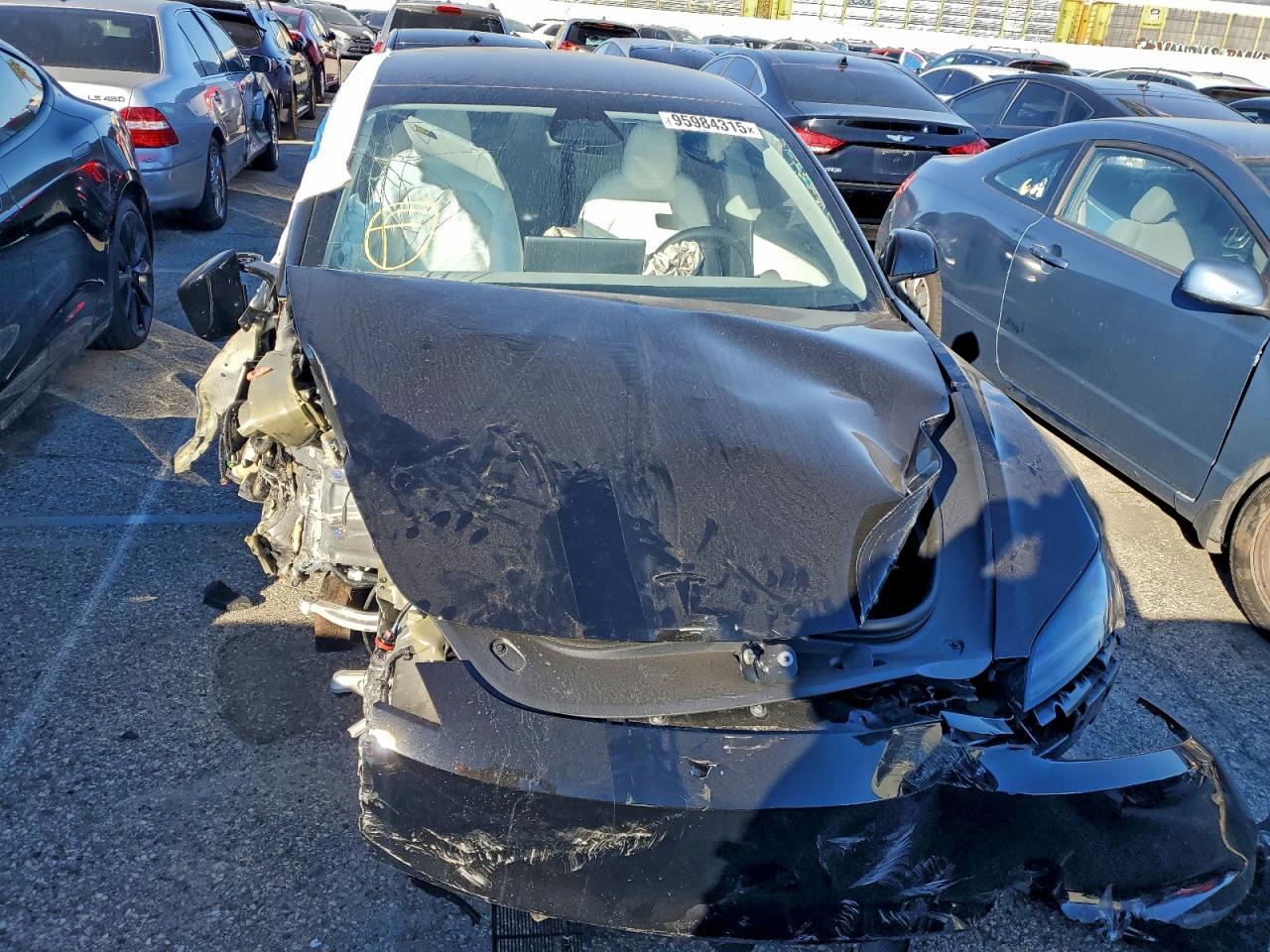 2026 Tesla Model 3 - Фото 5