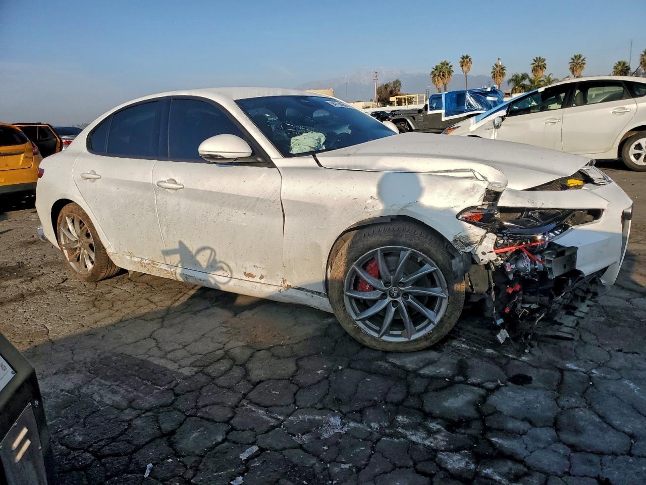2022 Alfa Romeo Giulia - Фото 4