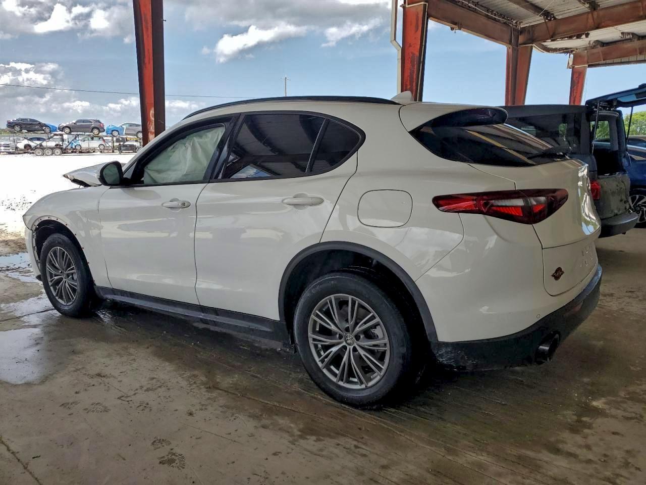 2022 Alfa Romeo Stelvio - Фото 2