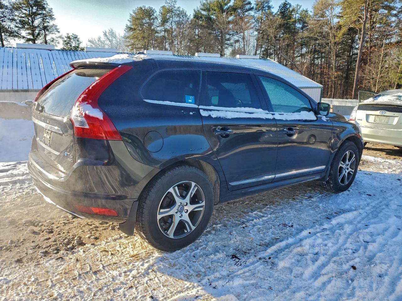 2015 Volvo Xc60 - Image 3