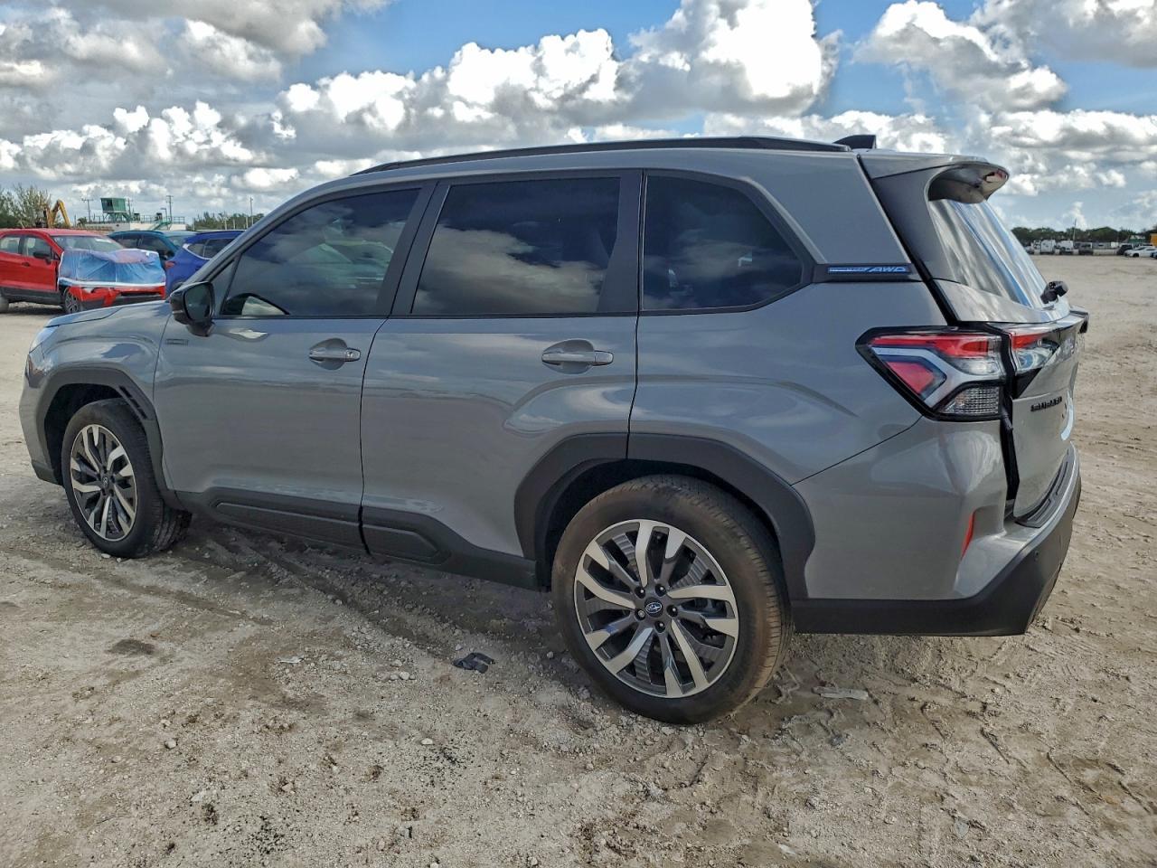 2025 Subaru Forester Touring - Фото 2