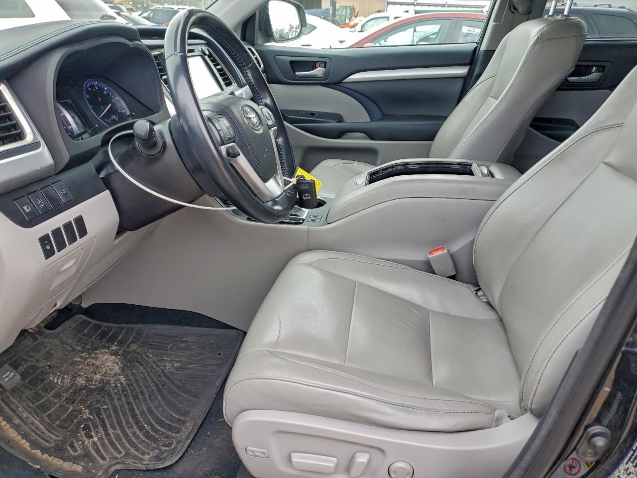 2017 Toyota Highlander Se - Фото 7