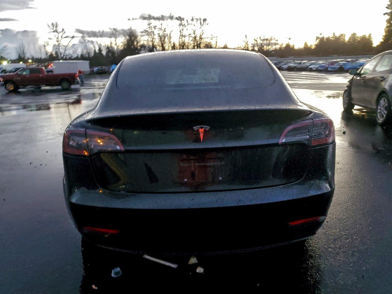 2018 Tesla Model 3 - Фото 6