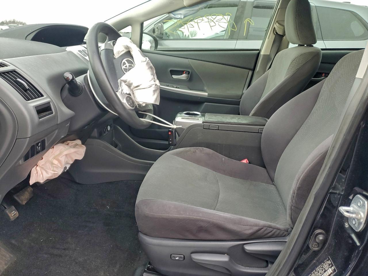 2014 Toyota Prius V Three - Image 7