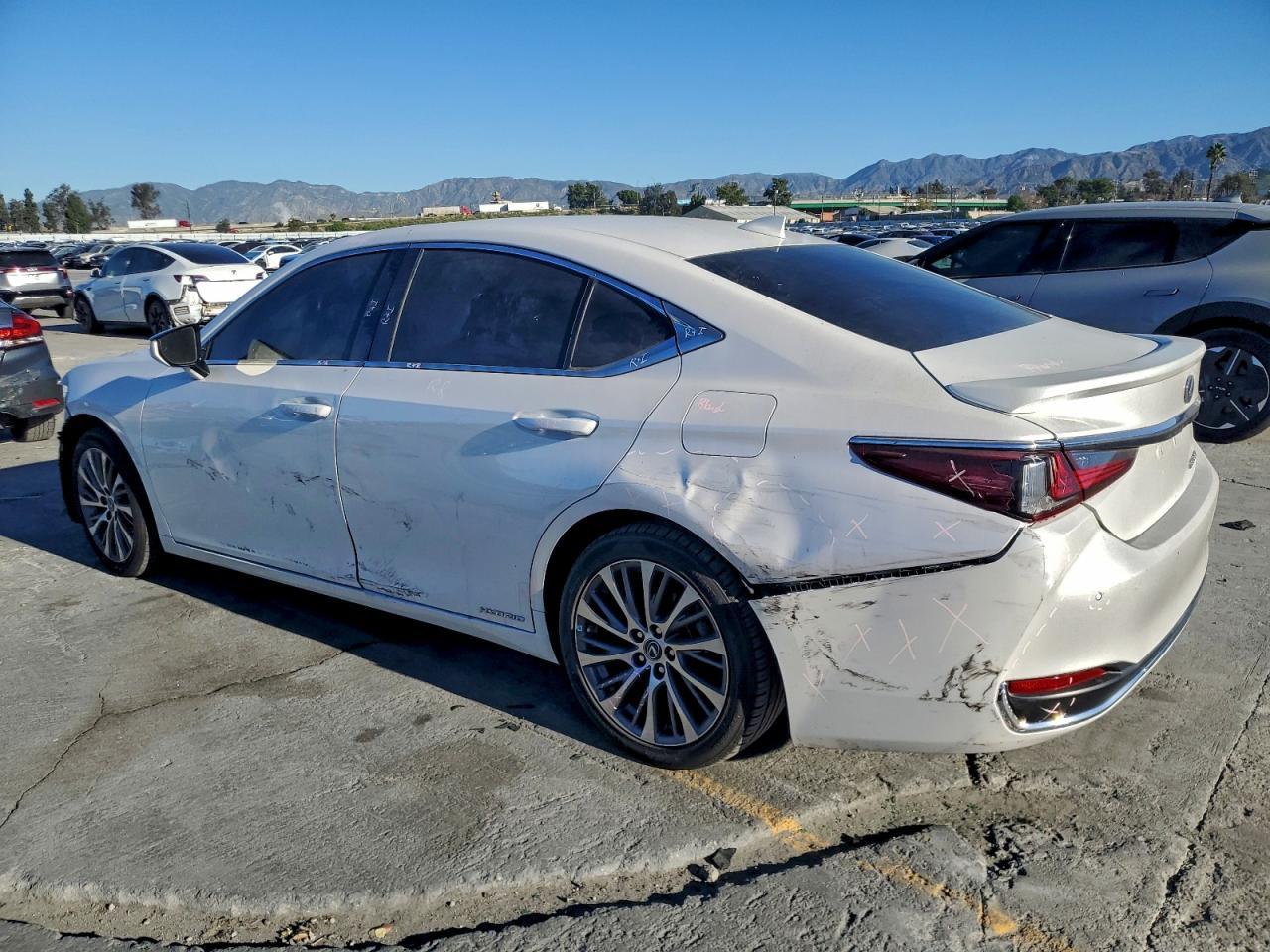 2021 Lexus Es 300H - Image 2