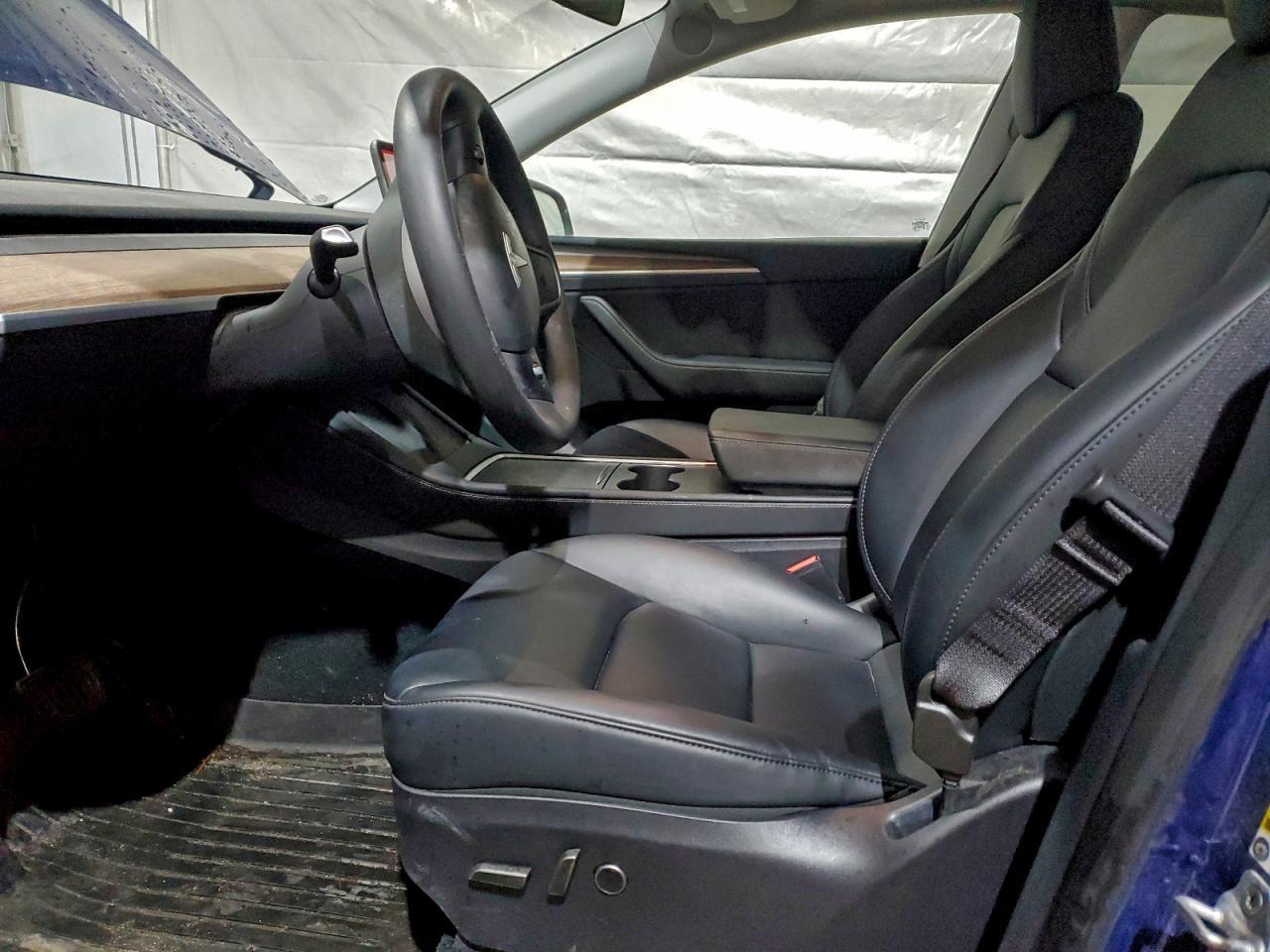 2025 Tesla Model Y - Фото 7