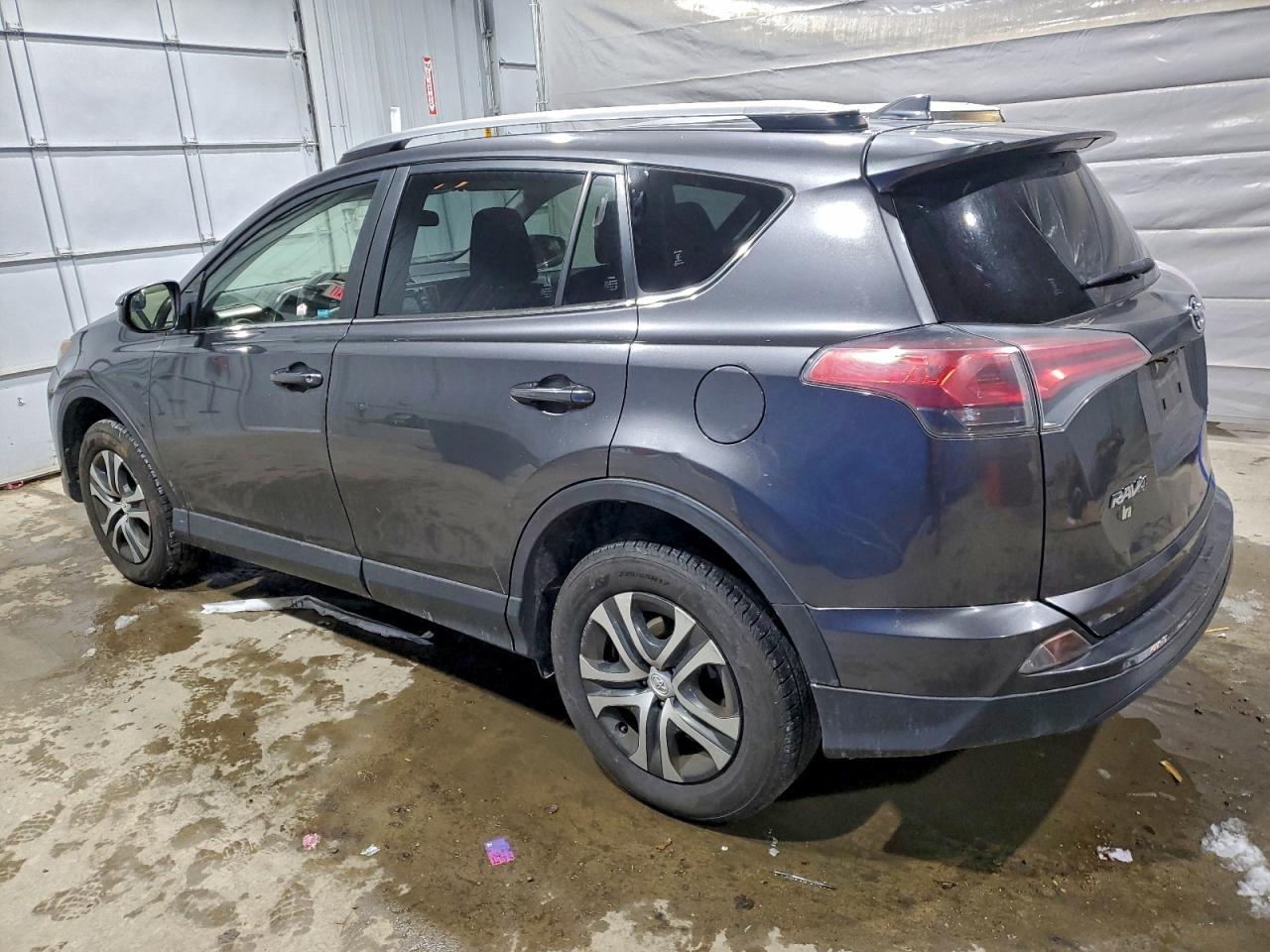 2017 Toyota Rav4 Le - Фото 2