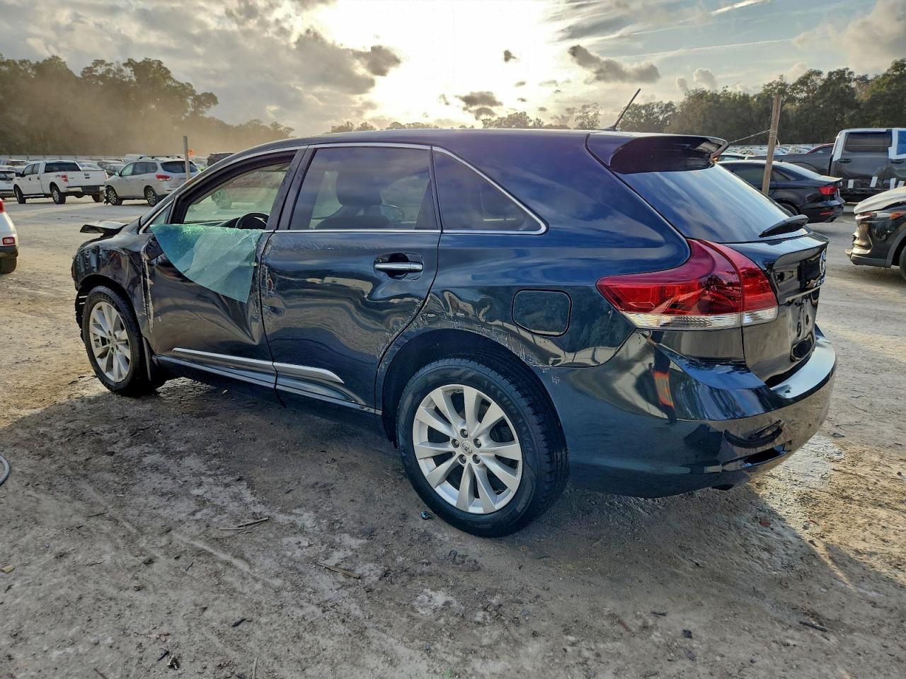 2014 Toyota Venza Le - Image 2