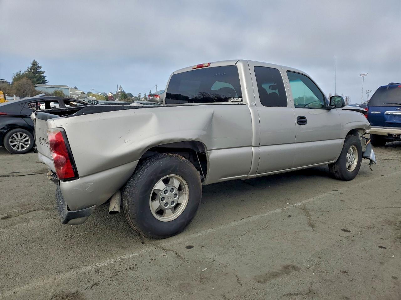 2004 Chevrolet Silverado - Image 3