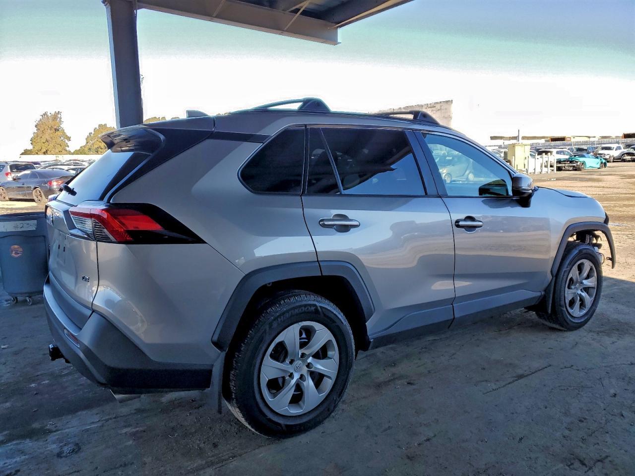 2020 Toyota Rav4 Le - Фото 3