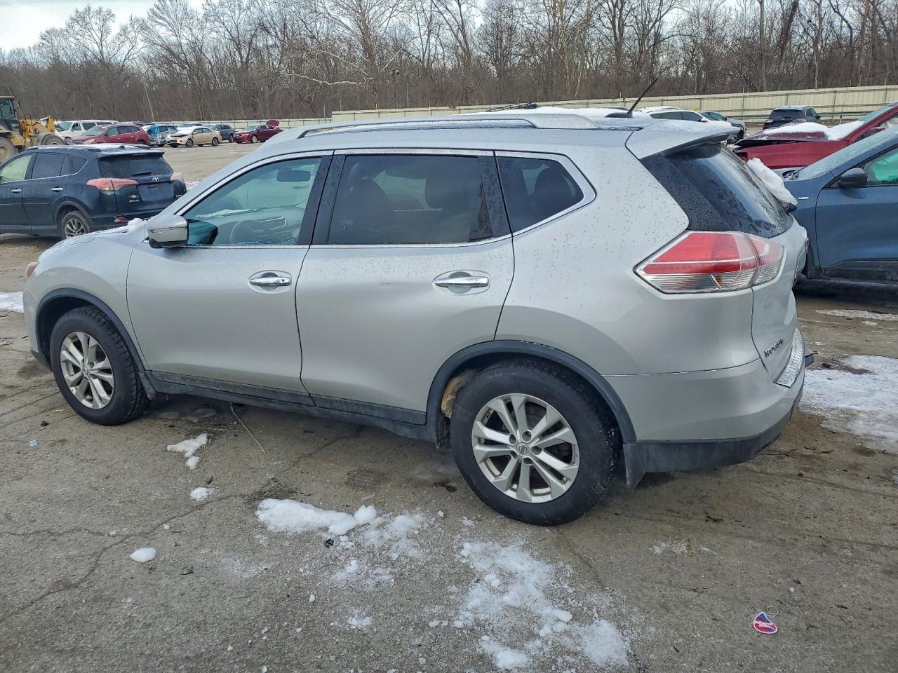 2015 Nissan Rogue S - Фото 2