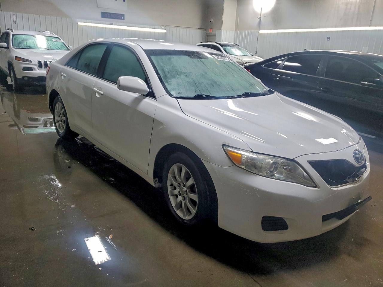 2010 Toyota Camry Le - Фото 4