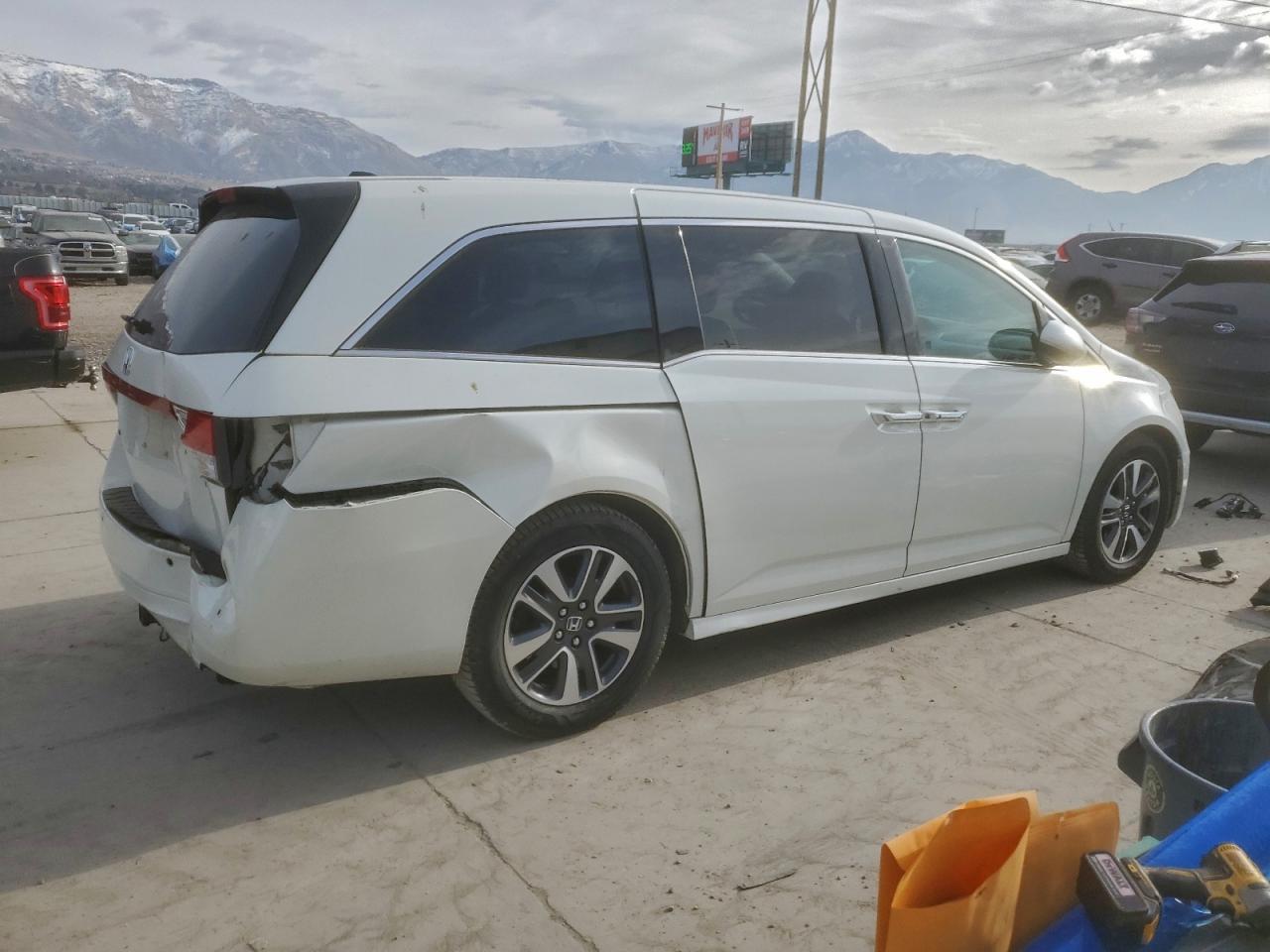 2015 Honda Odyssey Touring - Image 3