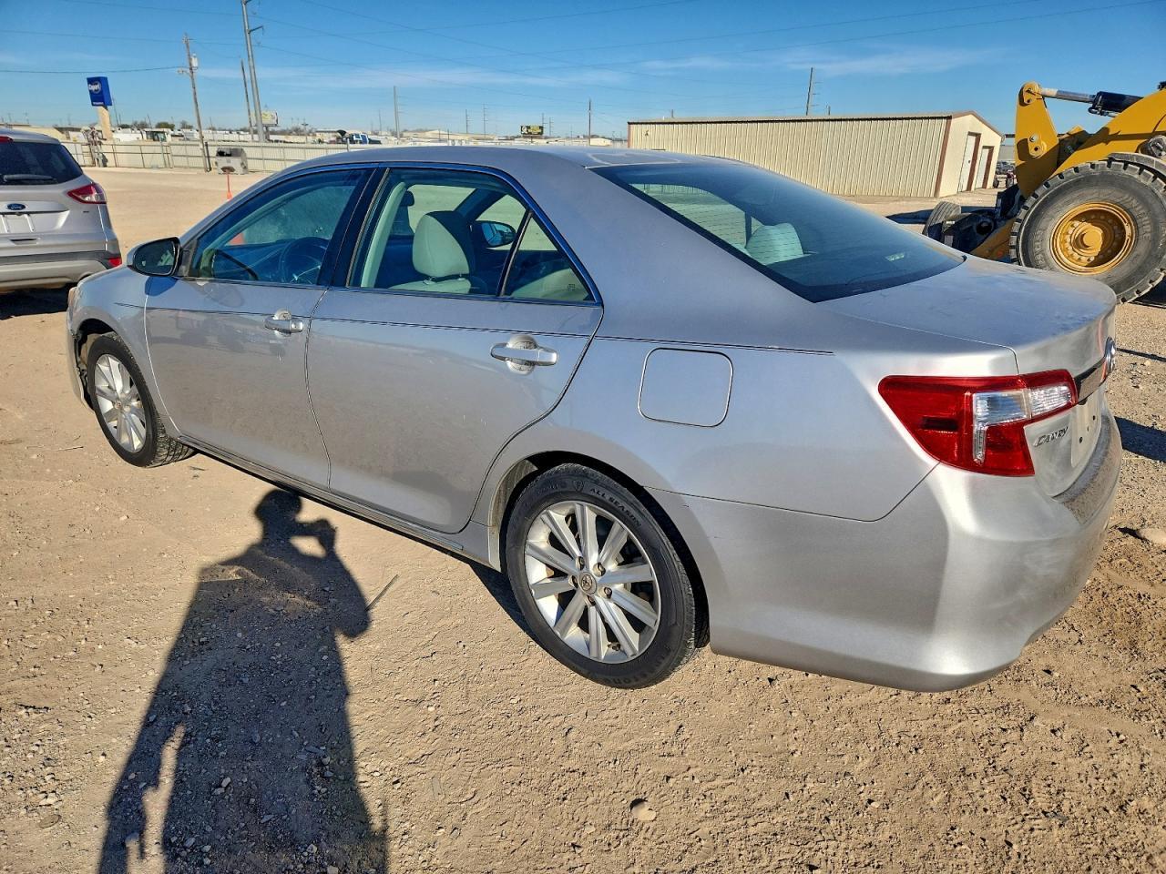 2014 Toyota Camry Hybrid - Image 2