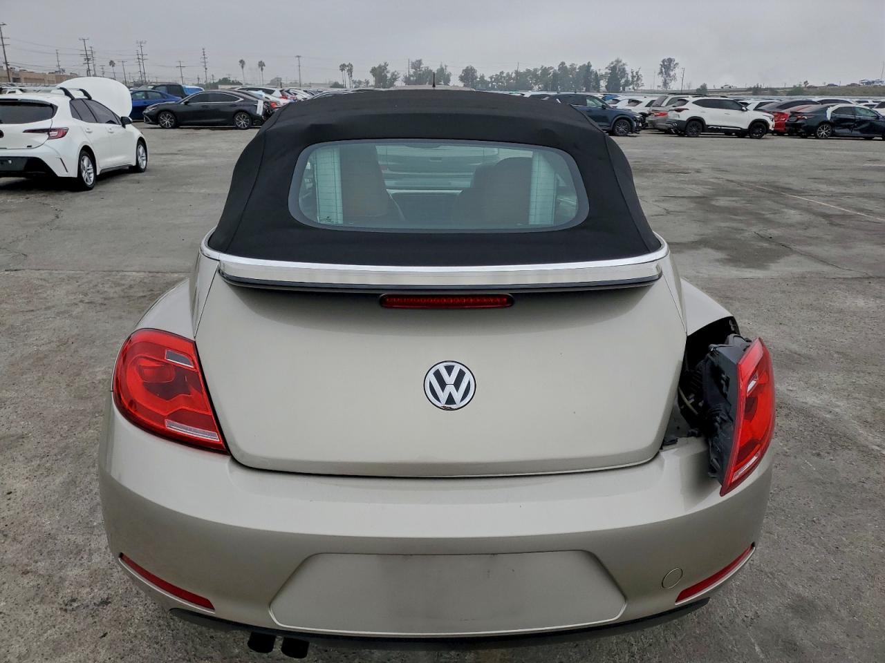 2015 Volkswagen Beetle 1.8T - Image 6