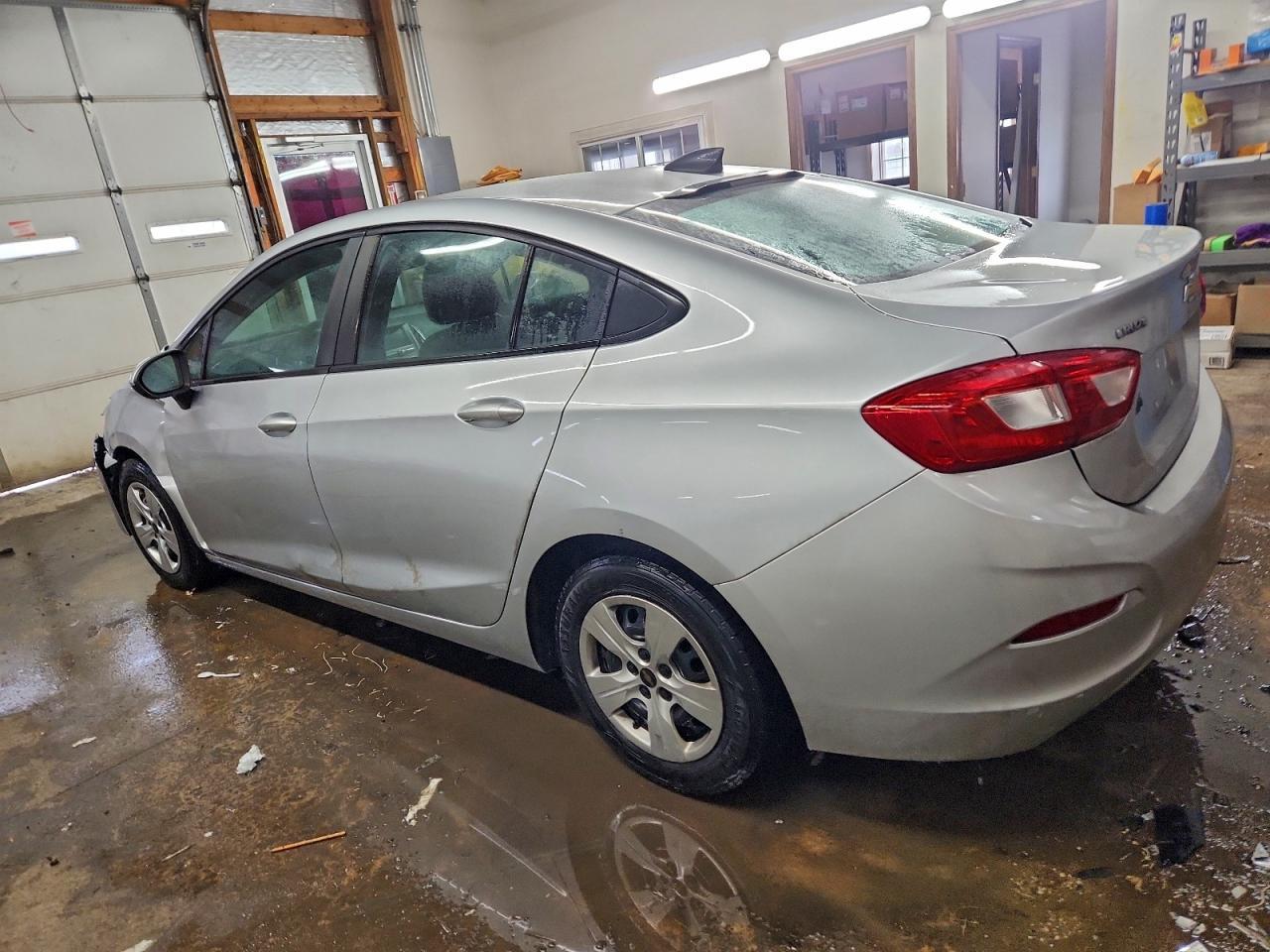 2017 Chevrolet Cruze Ls - Фото 2