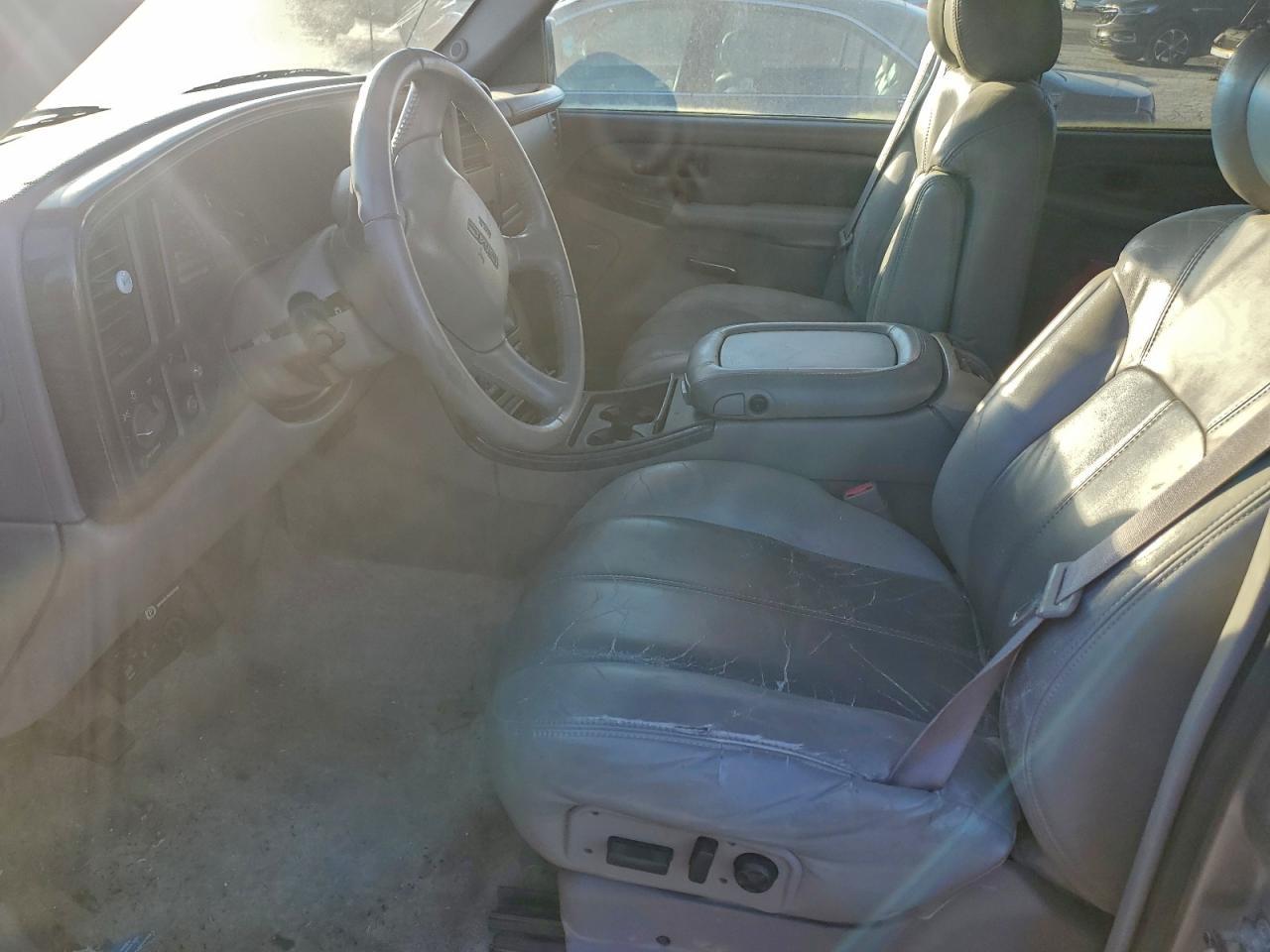 2002 GMC Suburban - Image 7