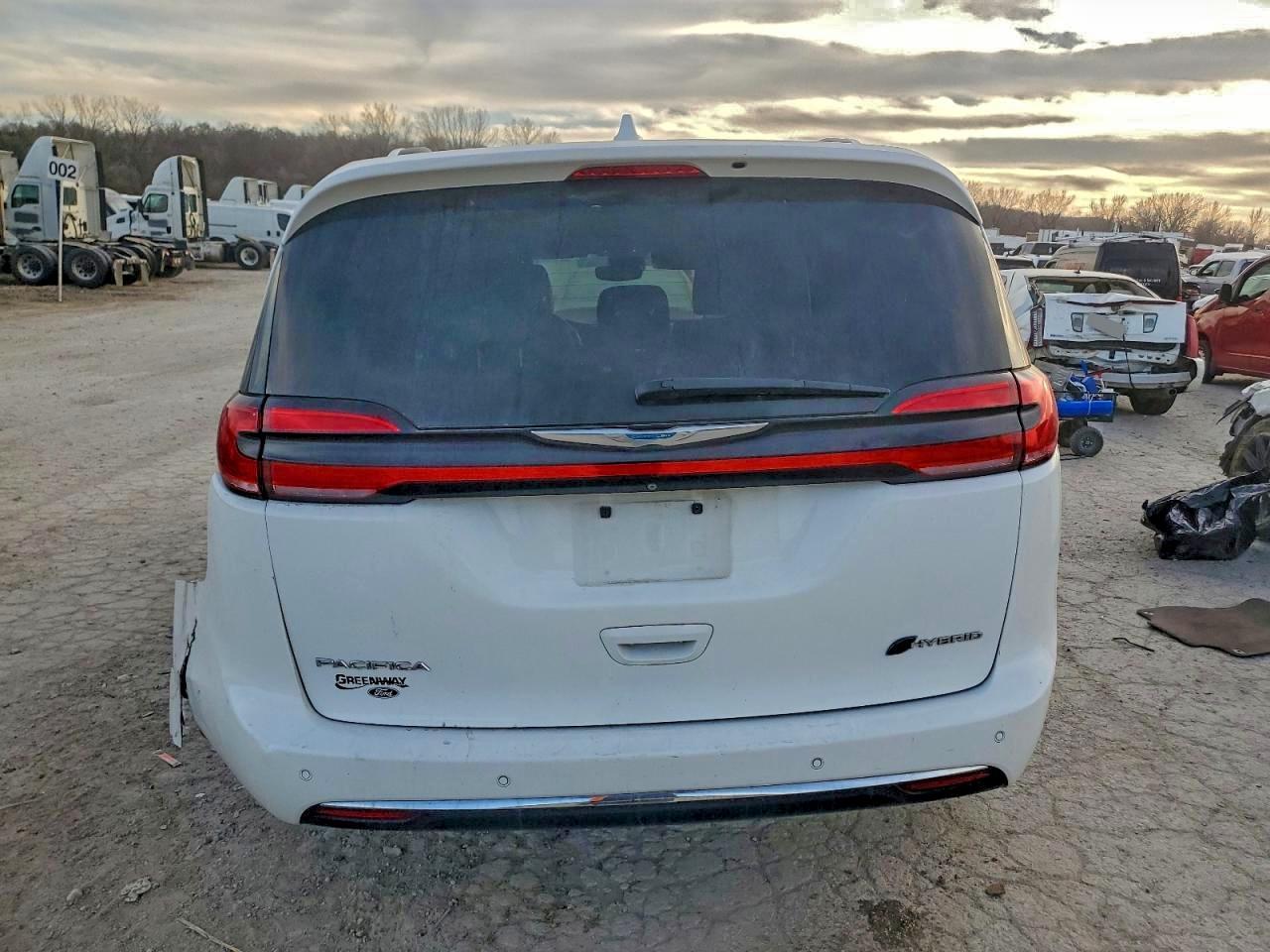 2021 Chrysler Pacifica Hybrid Touring L - Image 6