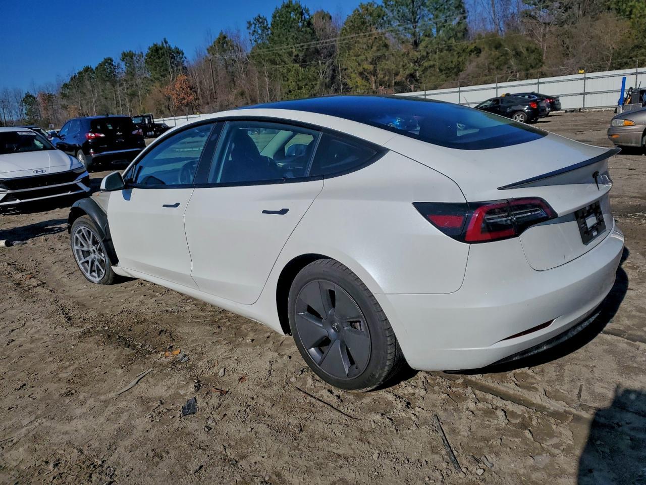 2023 Tesla Model 3 - Фото 2