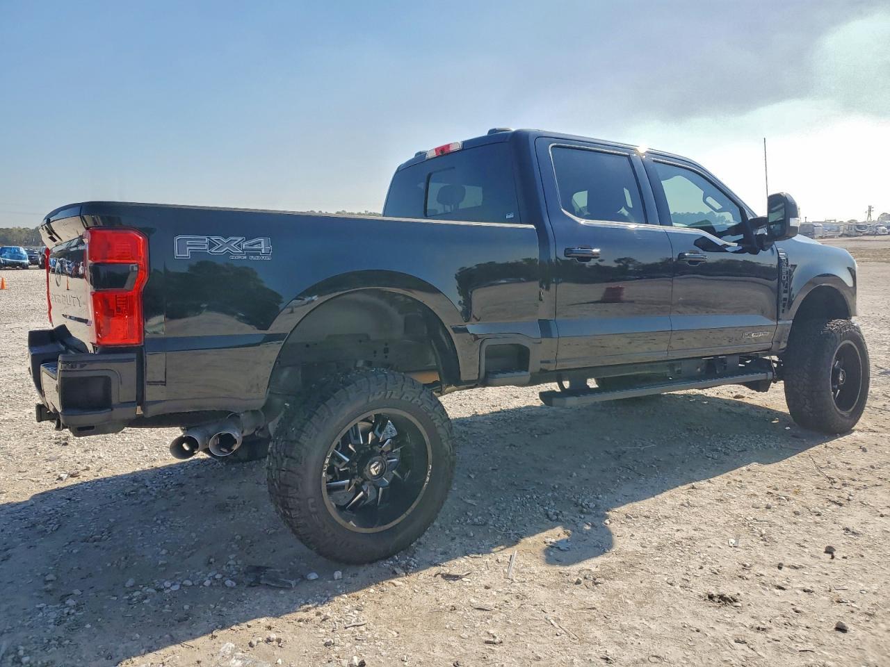 2023 Ford F250 Super Duty - Image 3