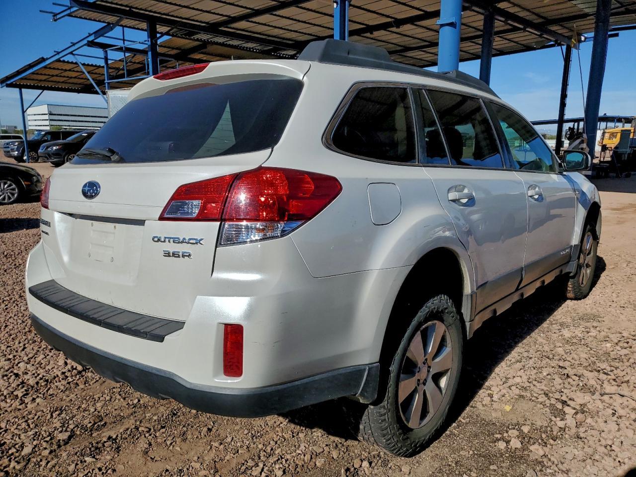 2011 Subaru Outback 3.6R Limited - Фото 3