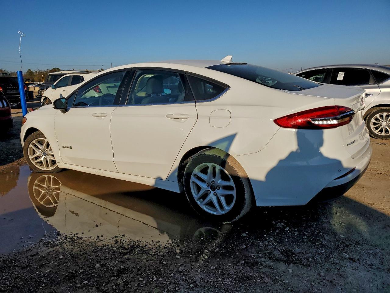 2019 Ford Fusion Se - Image 2