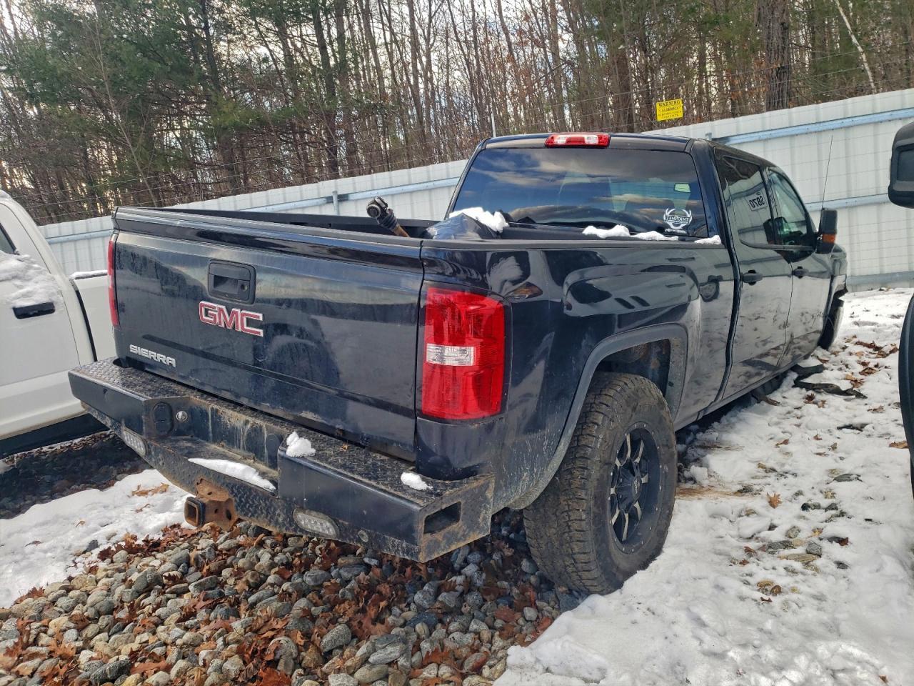 2018 GMC Sierra K3500 - Image 3