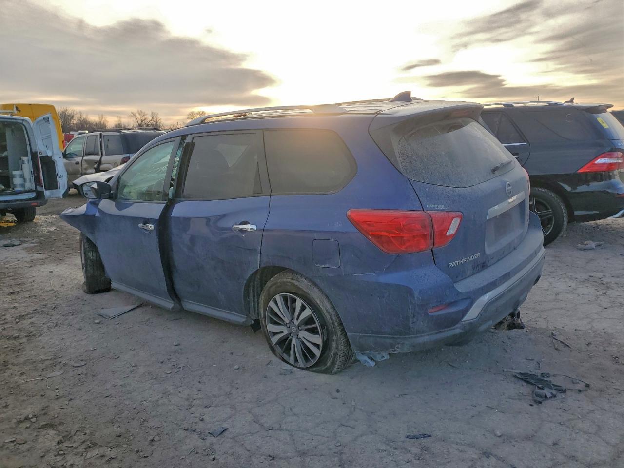 2020 Nissan Pathfinder Sv - Image 2
