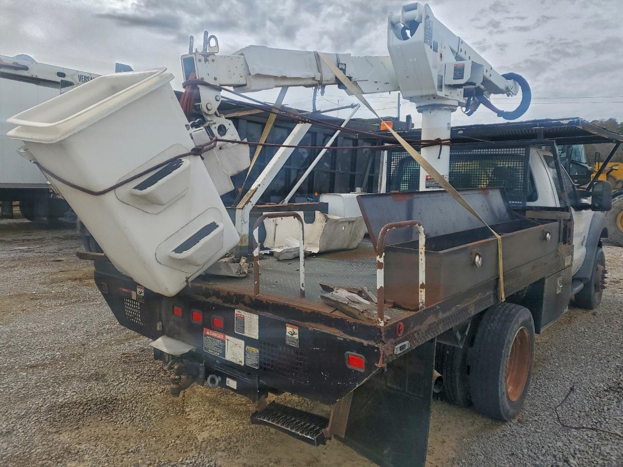 2011 Ford F550 Forestry Bucket Truck - Image 3